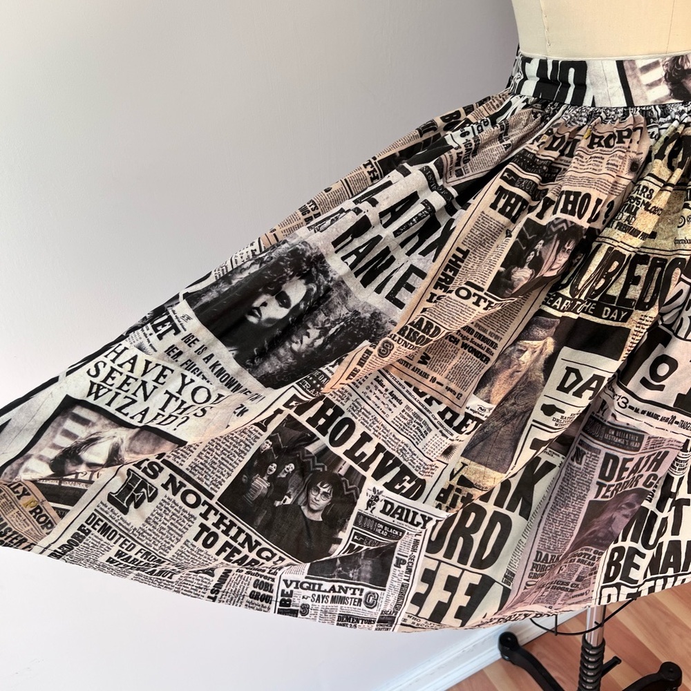 Harry‎ Potter Daily Prophet Newspaper Skirt Black White Midi Pockets - Picture 4 of 6